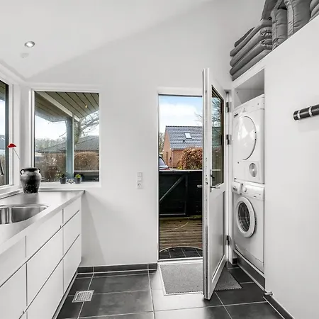 Carlie - 250m To The Fjord By Interhome *