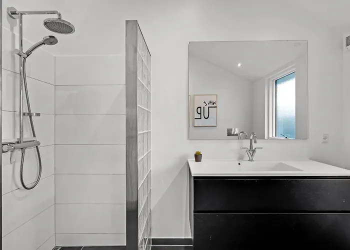 Carlie - 250m To The Fjord By Interhome